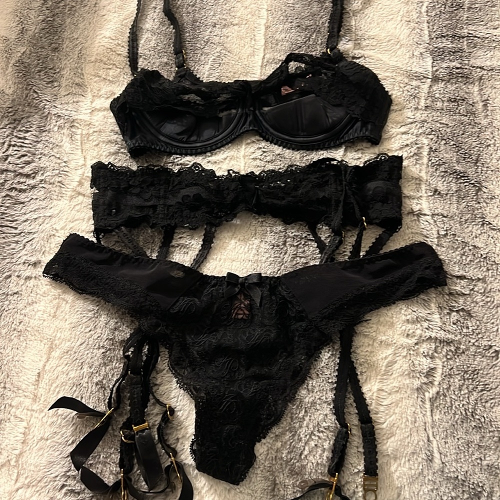 💣 Agent Provocateur 3-pc LACY set! Classic AP!